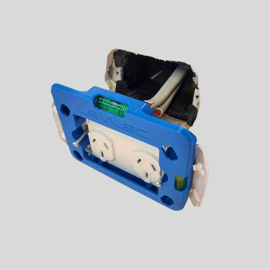LEVLEC 2 in 1 Electricians level - Suits Iconic